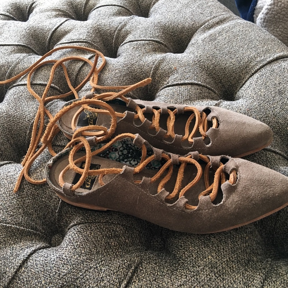 Lace up shoe